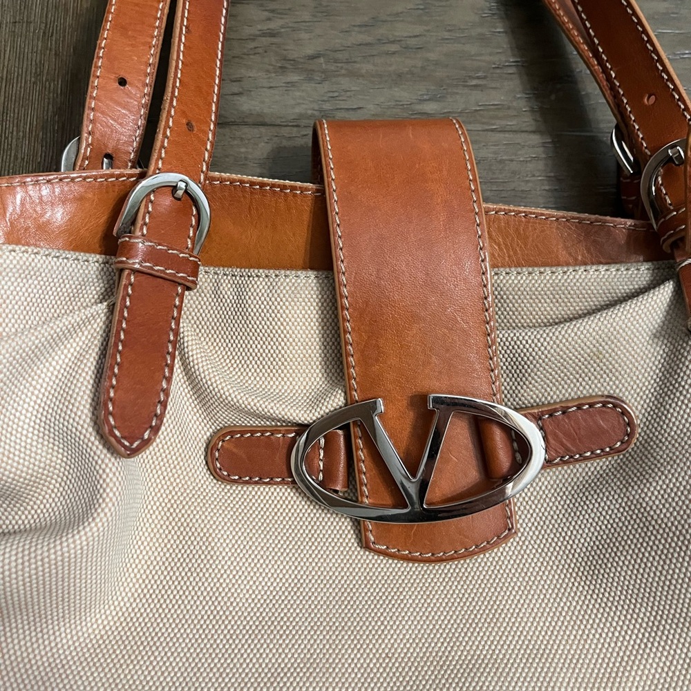 Valentino Vintage V Logo Shoulder Bag Tan and Leather- some wear see description - Picture 3 of 16